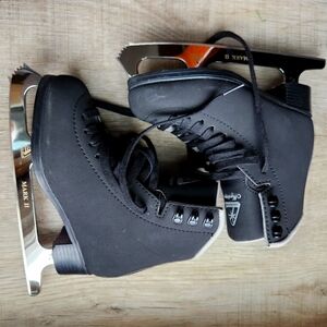 Boys Jackson Mystique Figure Skates (size 13)